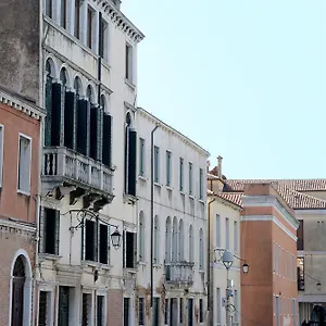 Canal Riva De Biasio Itália