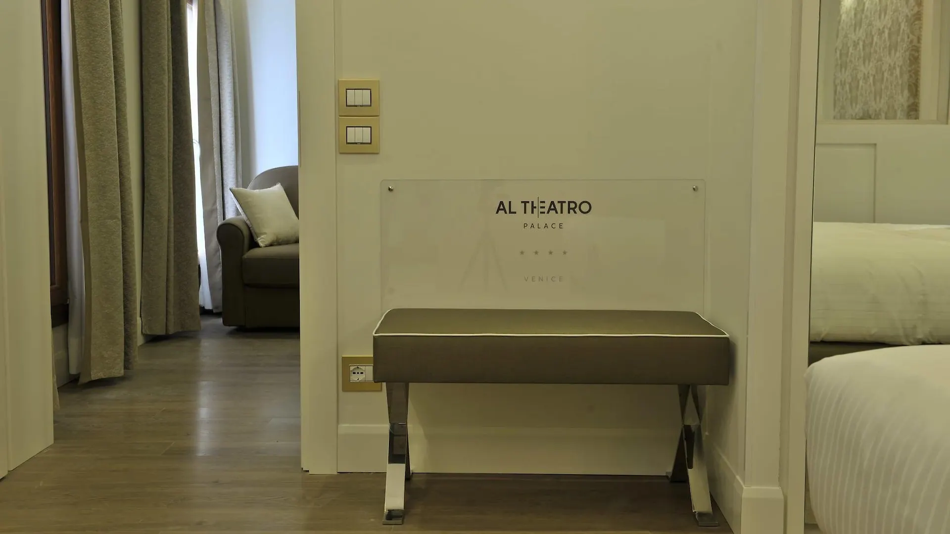 Al Theatro Palace Venecia Hotel