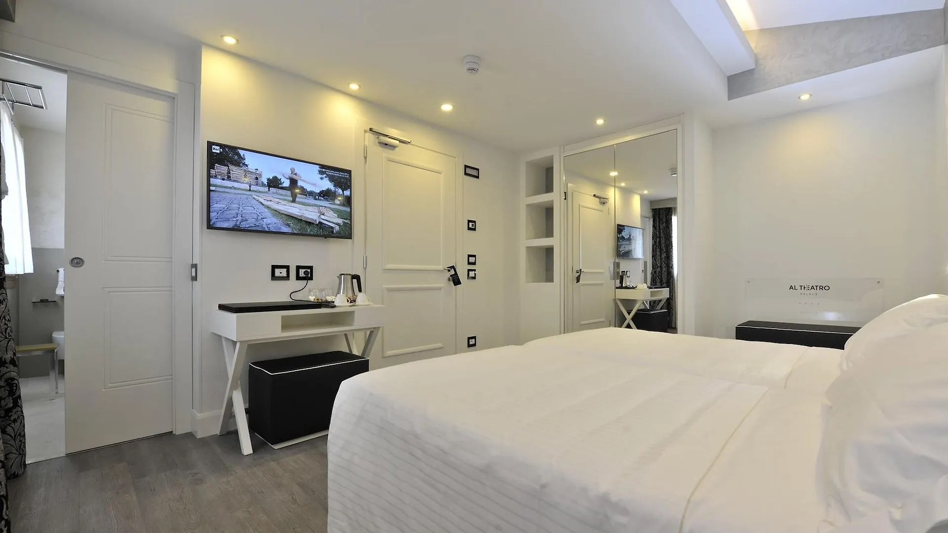 Al Theatro Palace Venecia Hotel