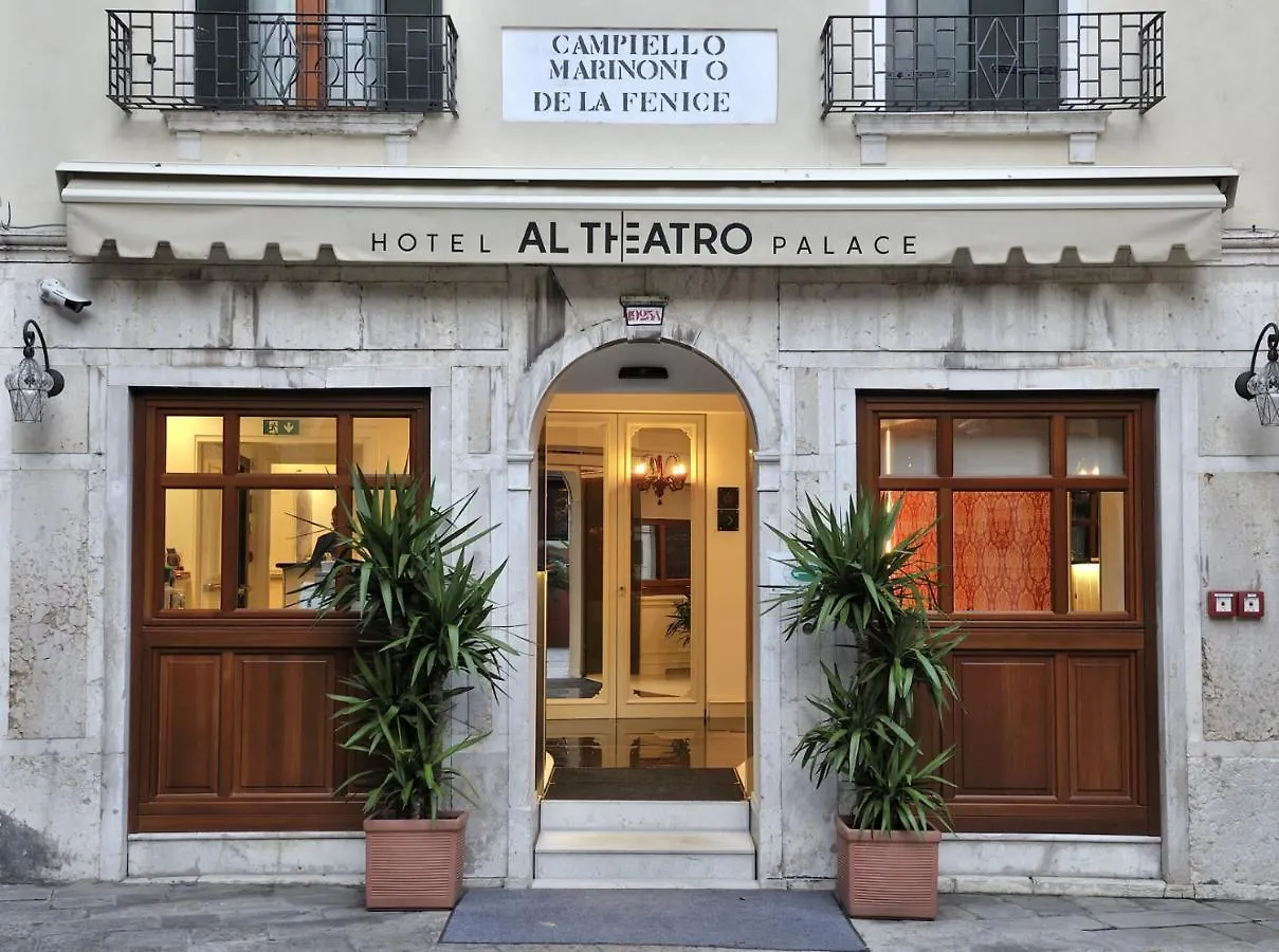 Al Theatro Palace Venecia Italia