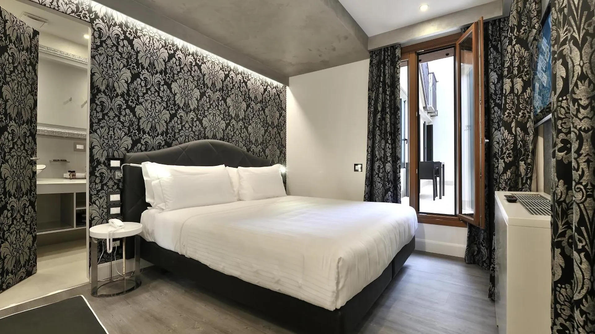 Al Theatro Palace Venecia Hotel