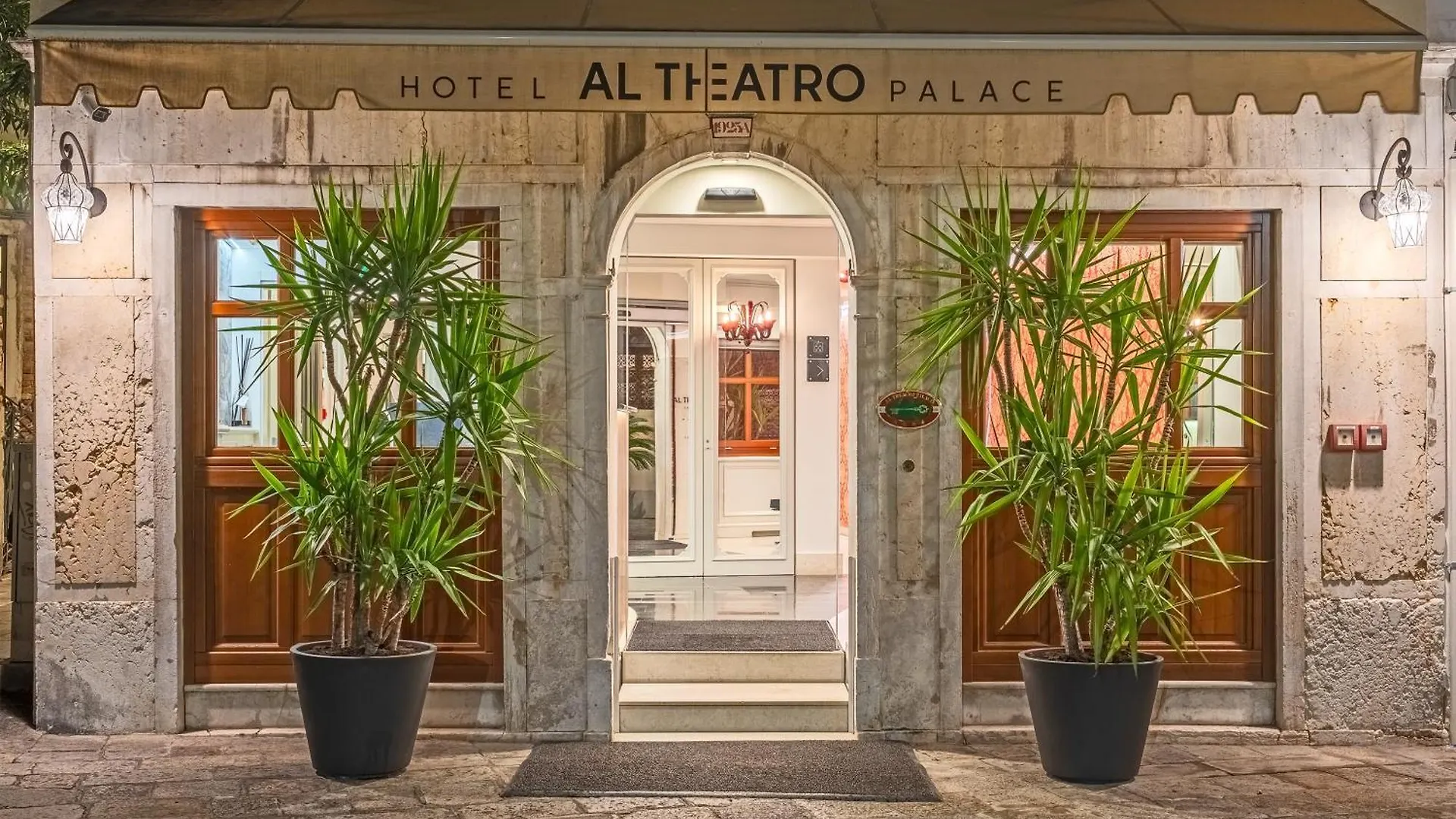 Al Theatro Palace Venecia