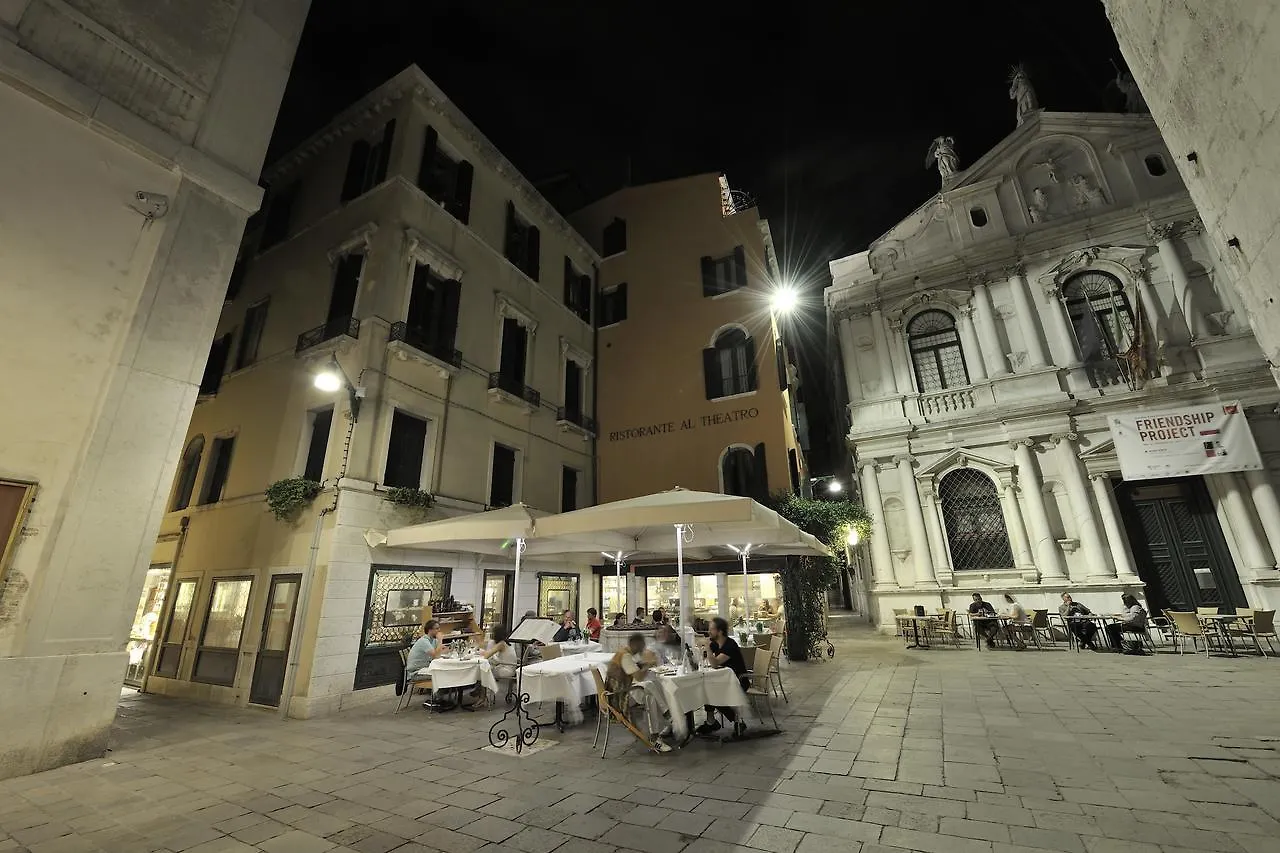 Al Theatro Palace Venecia 4*,  Italia