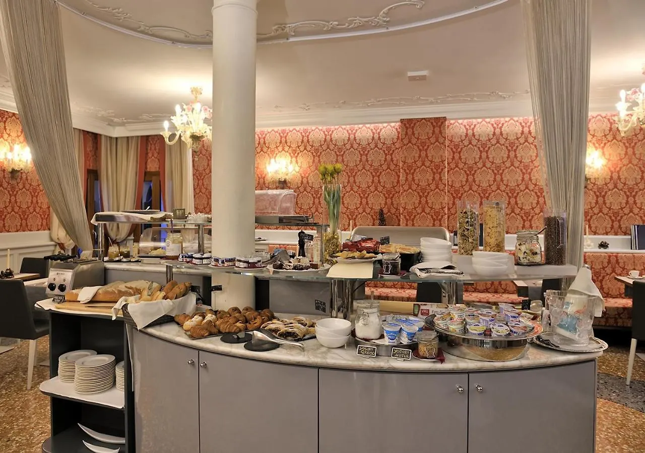 Al Theatro Palace Venecia Hotel